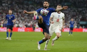 المنتخب الإيطالي انتزع الكأس من انجلترا