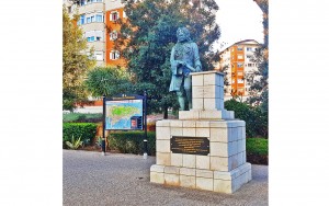 تمثال جورج أوك أول من أعلن ضم جبل طارق إلى بريطانيا